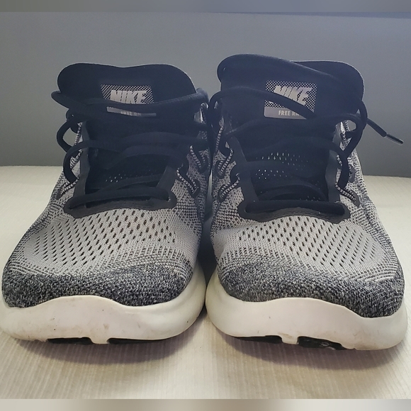 Men's Nike Free Run Flyknit Size 9.5 Sneakers - Picture 5 of 6